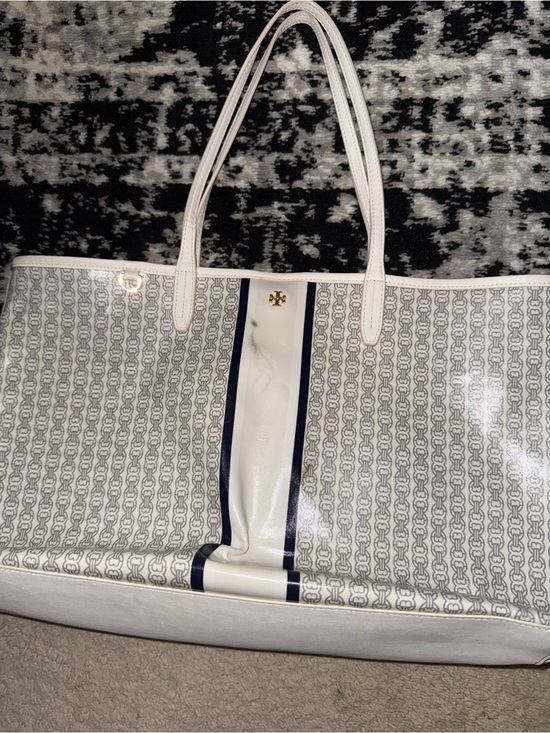 Tory Burch Handbags - Tory Burch Gemini White Tote with Navy Center Stripe